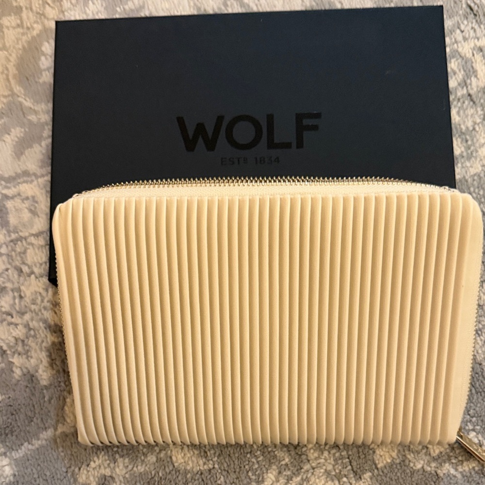 WOLF Cream Ribbed Cosmetic Case
